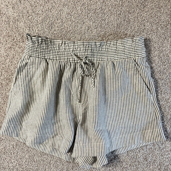 a new day Pants - Women’s a new day large ruffled paper bag stripped loose casually dress shorts